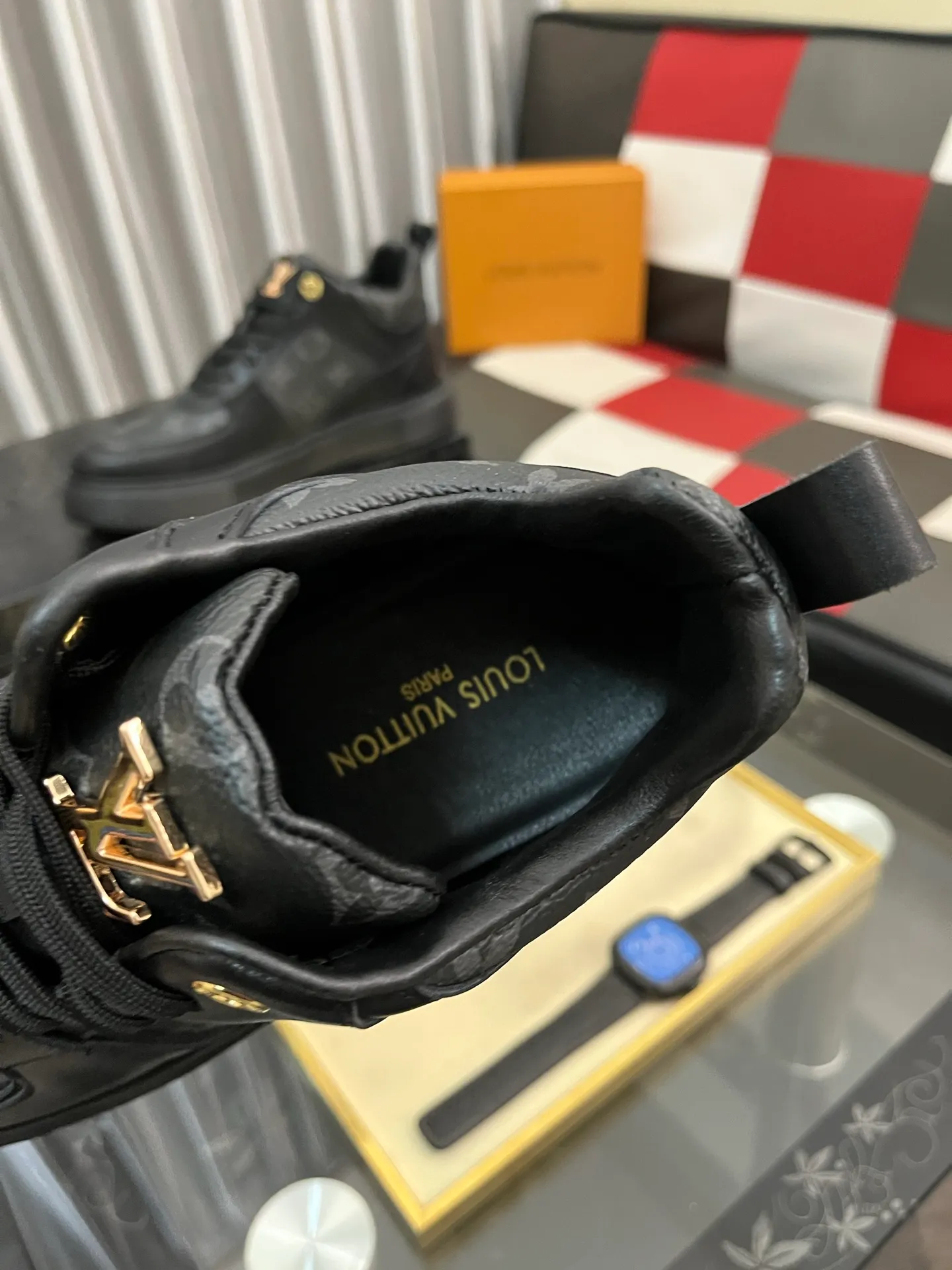 Men's shoes 💰458⌚️⌚️《Louis vuitton/LV Louis Vuitton》original quality.~ Unique modern style sneakers. 🏃A must-have casual shoe for trendy men😍😍 Original brand imported from Italy, imported original leather, cowhide lining (refuses to discolor and grind feet) sole: original sole provided by the original factory, French lazy style design ⚠️Fit to the feet, original quality, super comfortable original sole. Code number: 38-442️⃣Colors available
